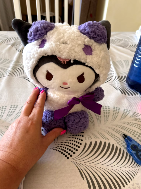 Peluche kuromi lana morada por si tienes frio mientras lloras x tu ex